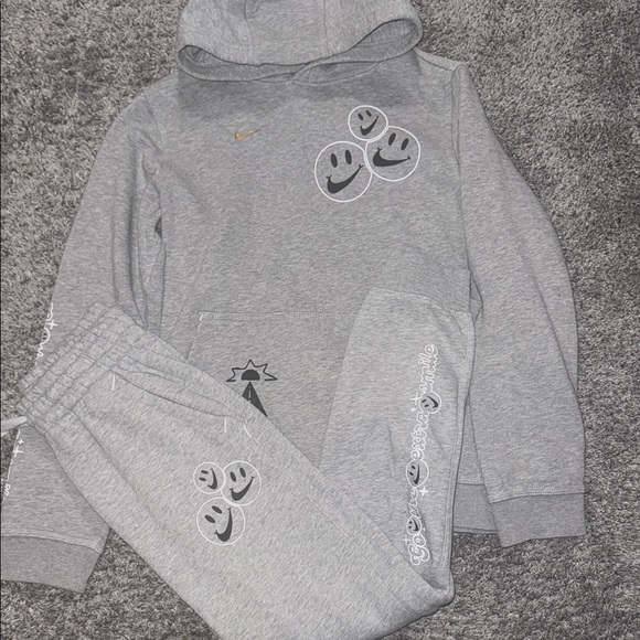 Nike Gray Smiley Face Hoodie and Joggers Set - Picture 3 of 4